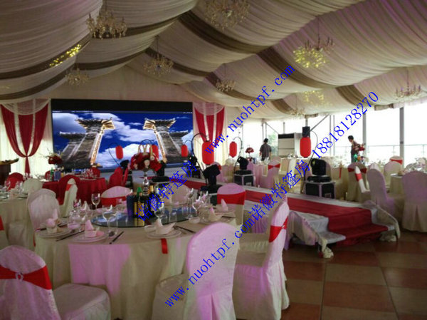 世博园里搭建的玻璃幕墙婚庆篷房